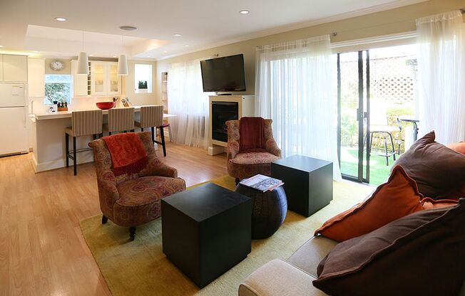 OPEN HOUSE: Sunday (10/18) 3:30pm-4pm. Elegant Garden 1BR/1BA, H/W Floors, Deck, Great Location! (2250 North Point Street #7)