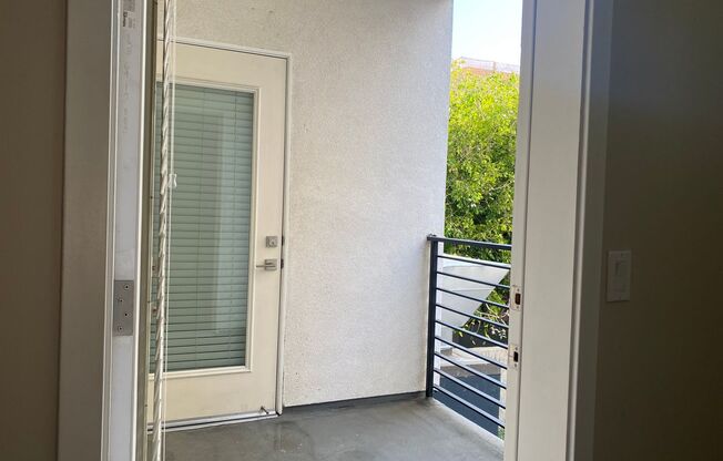 2 beds, 1 bath, 715 sqft, $2,600, Unit 11246-207