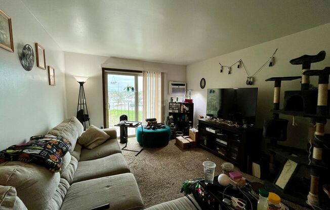 2 beds, 1.5 baths, $1,350, Unit 205