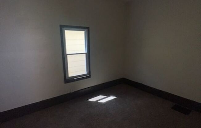 3 beds, 1 bath, $995