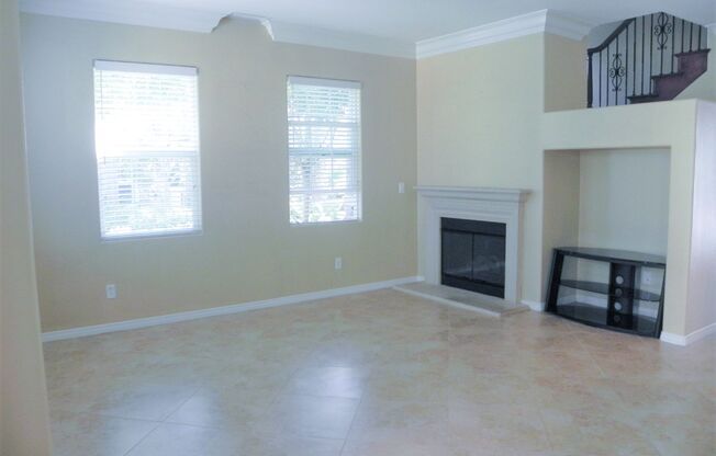 3BED/2.5BATH Townhouse in the Village at the Park in Camarillo