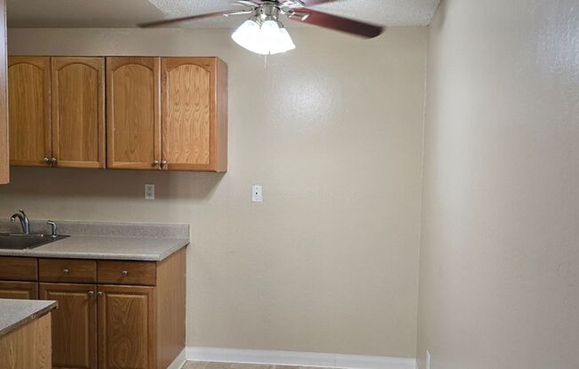 2 beds, 1 bath, $2,400, Unit 14