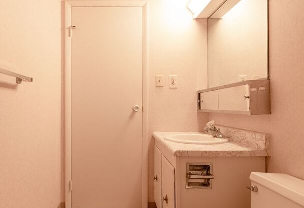 2 beds, 1.5 baths, 1,008 sqft, $1,600, Unit Unit 112