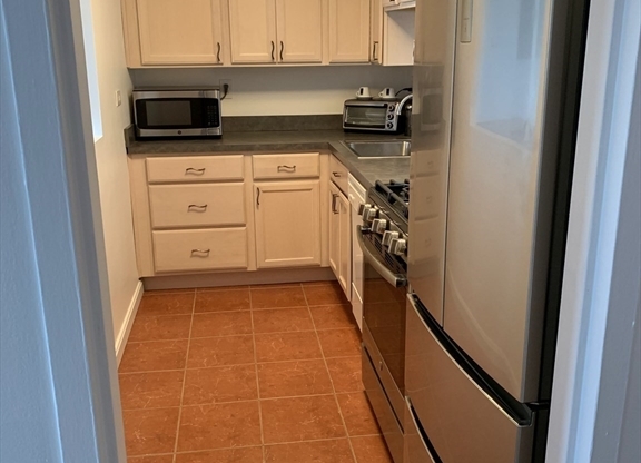 Studio, 1 bath, 650 sqft, $2,800, Unit 16B