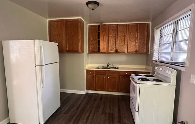 3 beds, 1 bath, $1,695