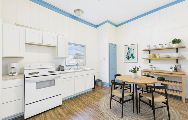 2 Bedroom 1 bathroom house AVAILABLE NOW!