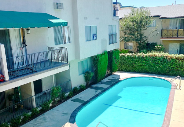 220 E Live Oak St