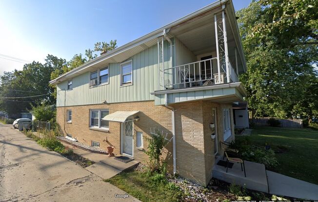 4421-23 N 76th St