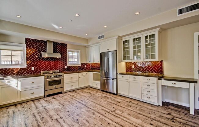 959 South Ash Avenue