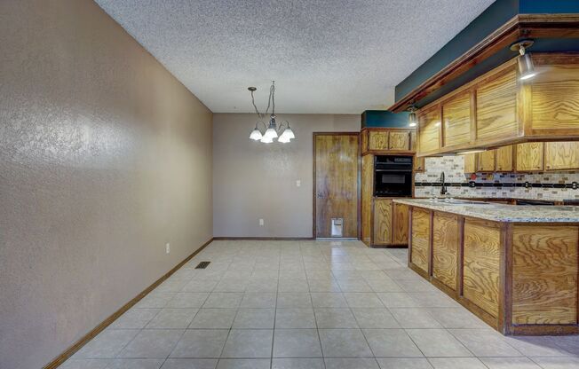 3 beds, 2 baths, $1,250