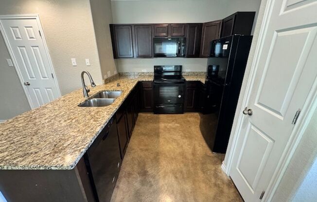 3 beds, 2.5 baths, $1,595, Unit UNIT # 1