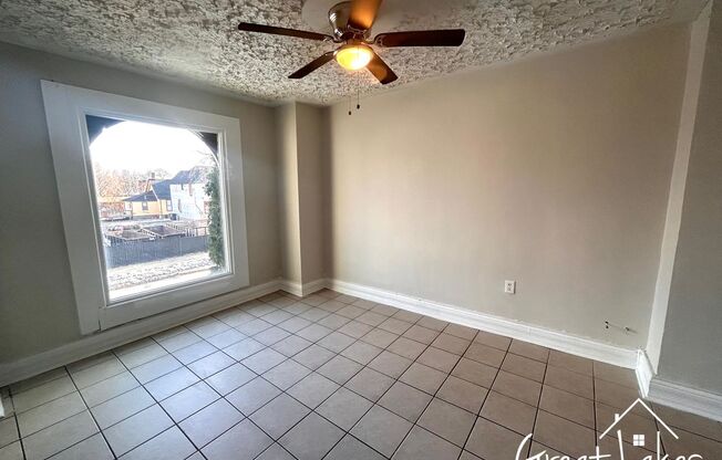 2 beds, 1 bath, $1,000, Unit Unit 2