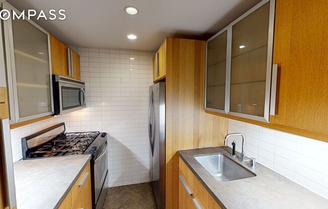 1 bed, 1.5 baths, $5,500, Unit 4H