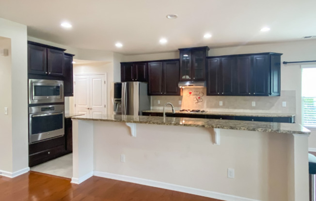 2121 Aventon Ln