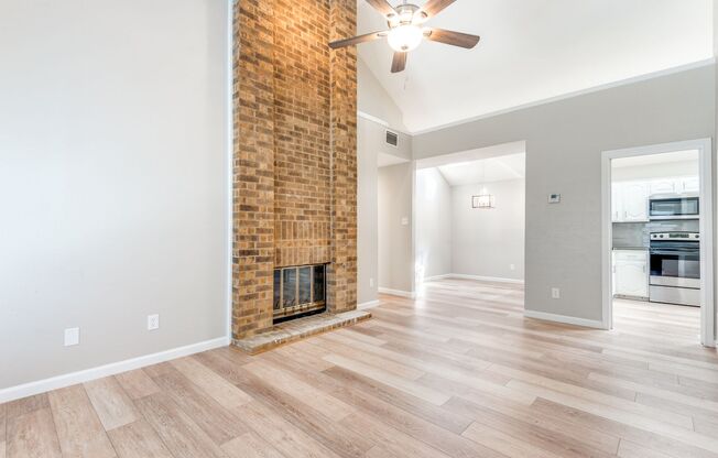 Charming Carrollton 2 Bedroom • Private Backyard