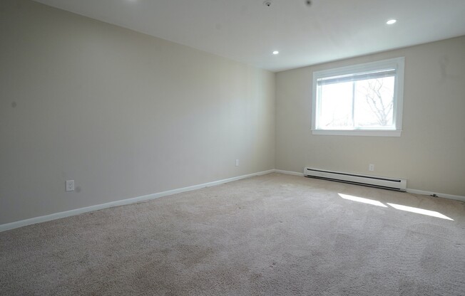 2 beds, 1 bath, 1,050 sqft, $2,600, Unit 4