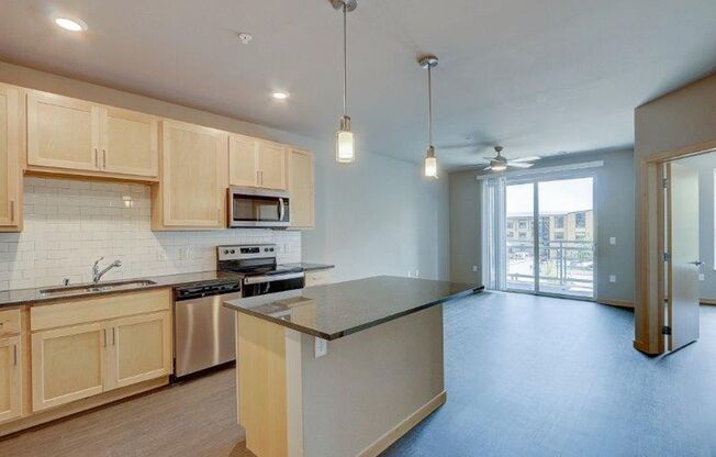 2 beds, 2 baths, 972 sqft, $2,250, Unit 313