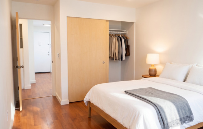 3 beds, 1 bath, $2,895, Unit R-412