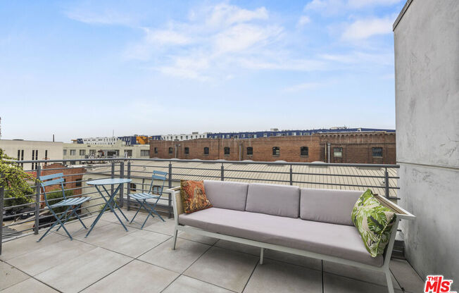 940 E 2 ST