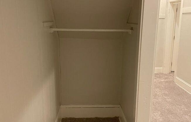 Studio, 1 bath, 420 sqft, $825, Unit 5