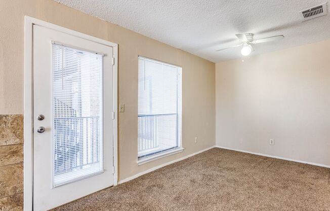 2 beds, 1 bath, $1,500, Unit # 218