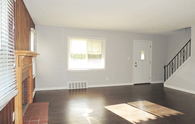 4 Bed - 1 Full Bath Cape Cod for Rent!