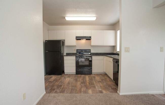 Autumn Oaks vacant studio kitchen and dining area