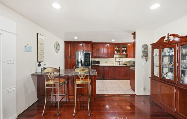 5 beds, 3.5 baths, 2,914 sqft, $5,500