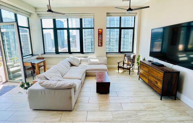 GORGEOUS VIEW!!! Must see, PREMIER PENTHOUSE in Downtown!!!! 2 Bedroom / 2 Bathroom!