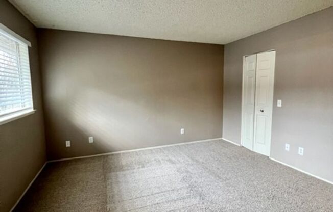 1 bed, 1 bath, 700 sqft, $1,595, Unit 36