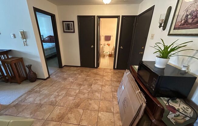 1 bed, 1 bath, $995, Unit 342