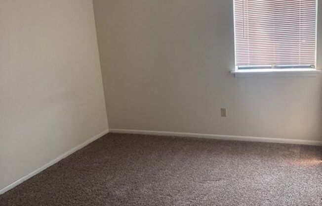 2 beds, 1 bath, 680 sqft, $650, Unit 1108B