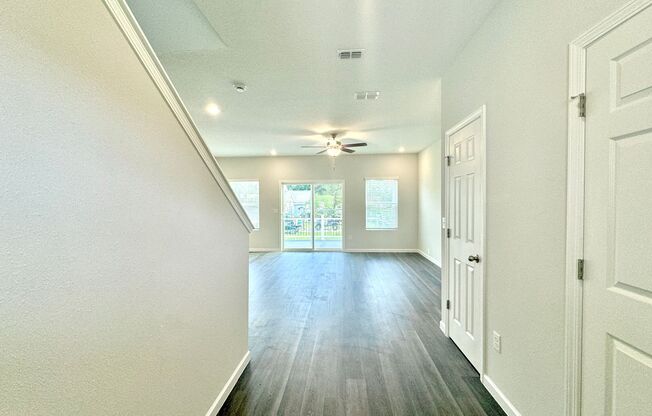 Brand-New 3-Bedroom Home Near NS Mayport with Modern Comforts and Prime Location!