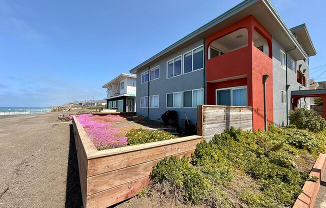 1 Paloma Ave