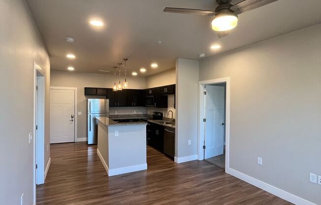 2 beds, 2 baths, 926 sqft, $1,550