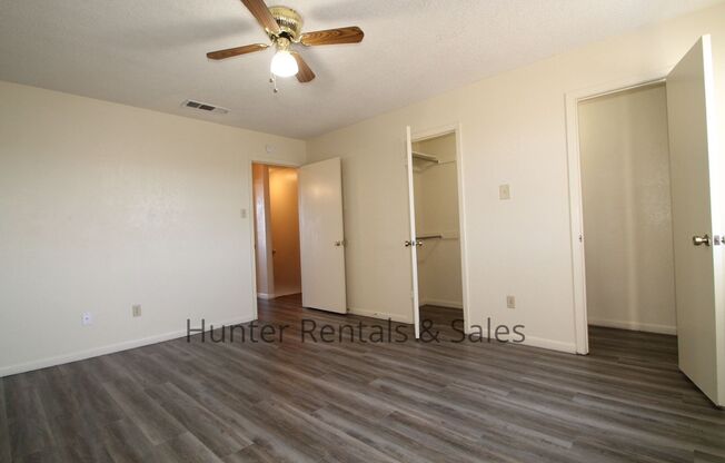 2 beds, 1.5 baths, $875