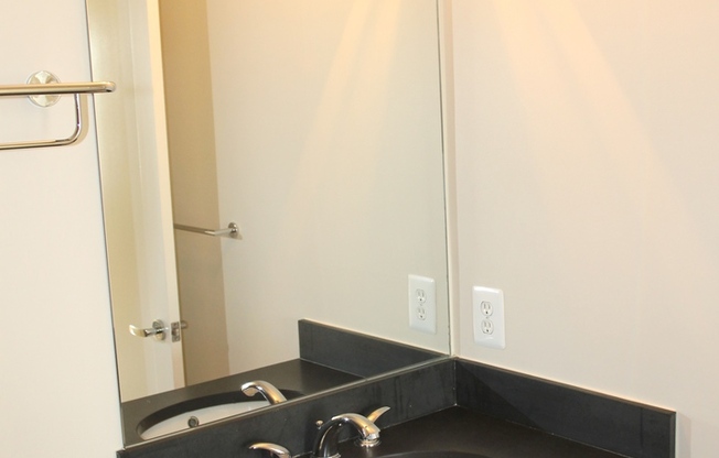 2 beds, 2 baths, 850 sqft, $3,900, Unit 203