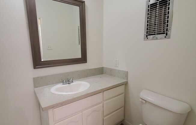 Studio, 1 bath, 350 sqft, $1,800, Unit 06