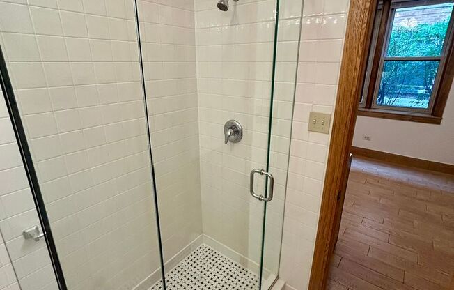 1 bed, 1 bath, 425 sqft, $1,765, Unit 233-G2
