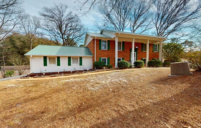 Fully Remodeled 4 bedroom brick home near shopping & Fort Liberty!