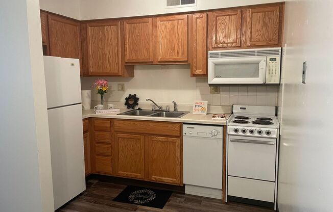 2 beds, 1 bath, 800 sqft, $800, Unit Unit 104