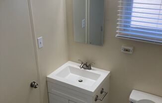 2 beds, 1 bath, $2,400, Unit 543