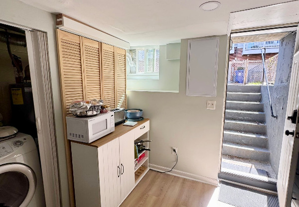 1217 W 37 ST
