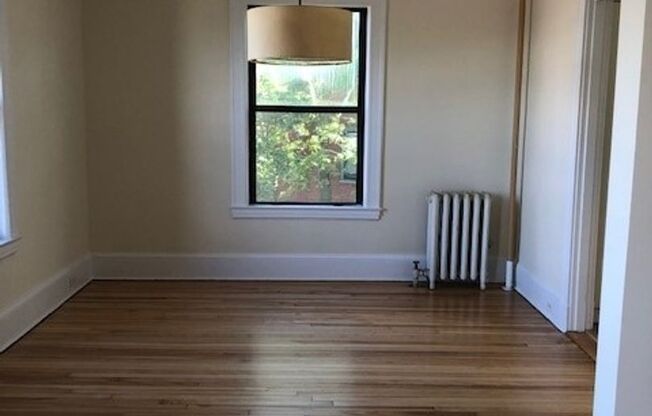 2 beds, 1 bath, $2,300