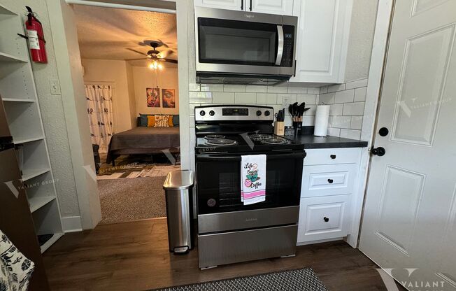 Studio, 1 bath, $1,200, Unit 311 W State St, #4