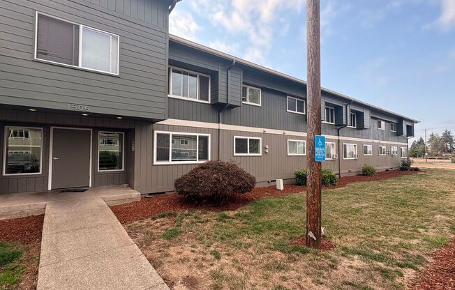 2 beds, 1 bath, 650 sqft, $1,275, Unit 1505-23
