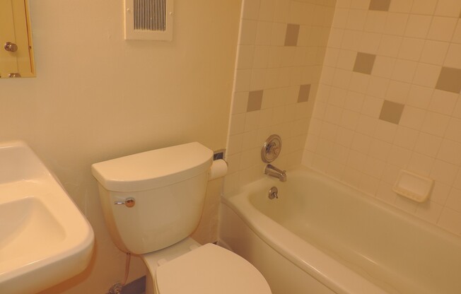 2 beds, 1 bath, 689 sqft, $1,397, Unit 202A