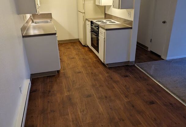 2 beds, 2 baths, 900 sqft, $1,525, Unit #24