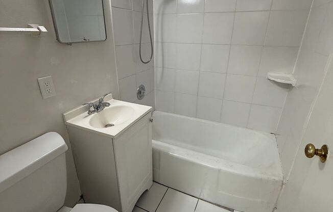 Studio, 1 bath, 400 sqft, $895, Unit #218