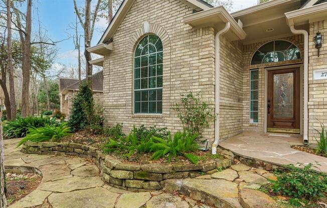 27 E NORTHCASTLE CIR